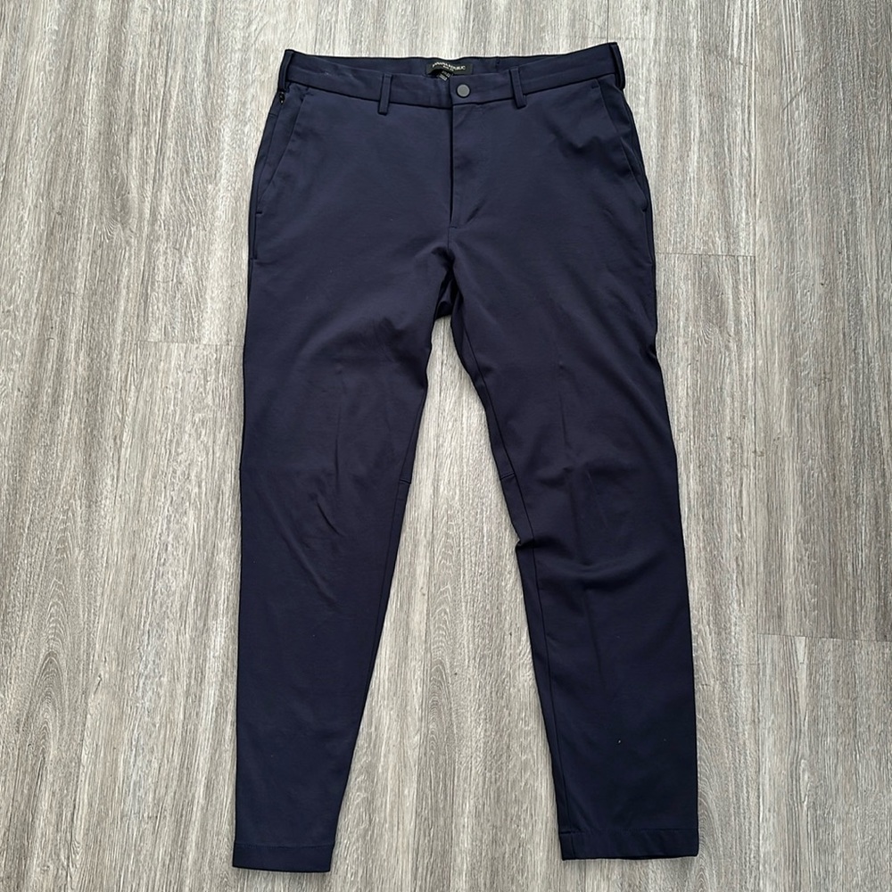 Banana Republic Tech Pants | Size 31x32 | Excellent condition!